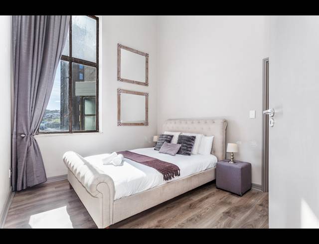 2 BEDROOM APARTMENT RENTED IN CAPE TOWN CITY CENTRE